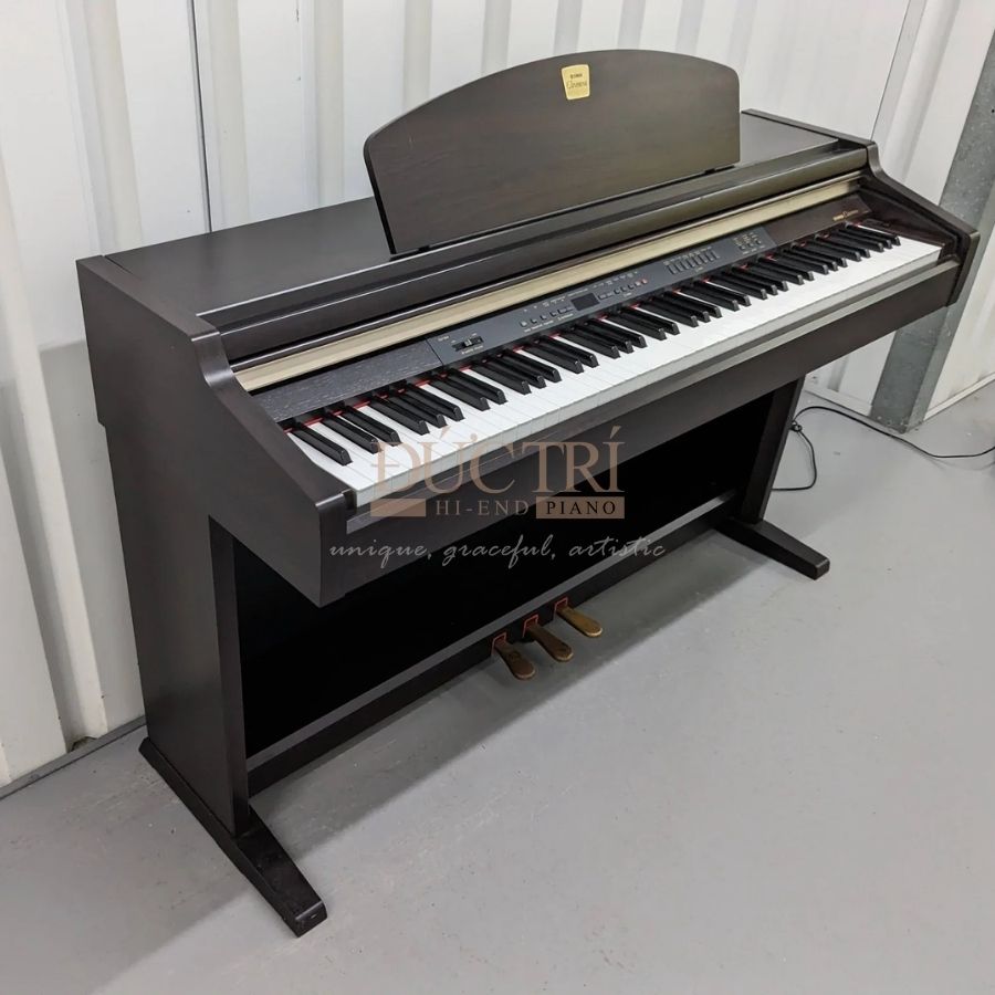 Yamaha CLP-825 5 Hình ảnh góc cạnh của Đàn Piano Yamaha CLP-825