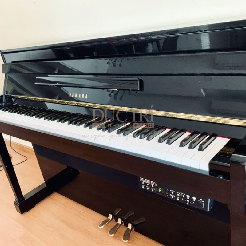 Yamaha DUP-20 5 Hình ảnh góc cạnh của Đàn Piano Yamaha DUP20