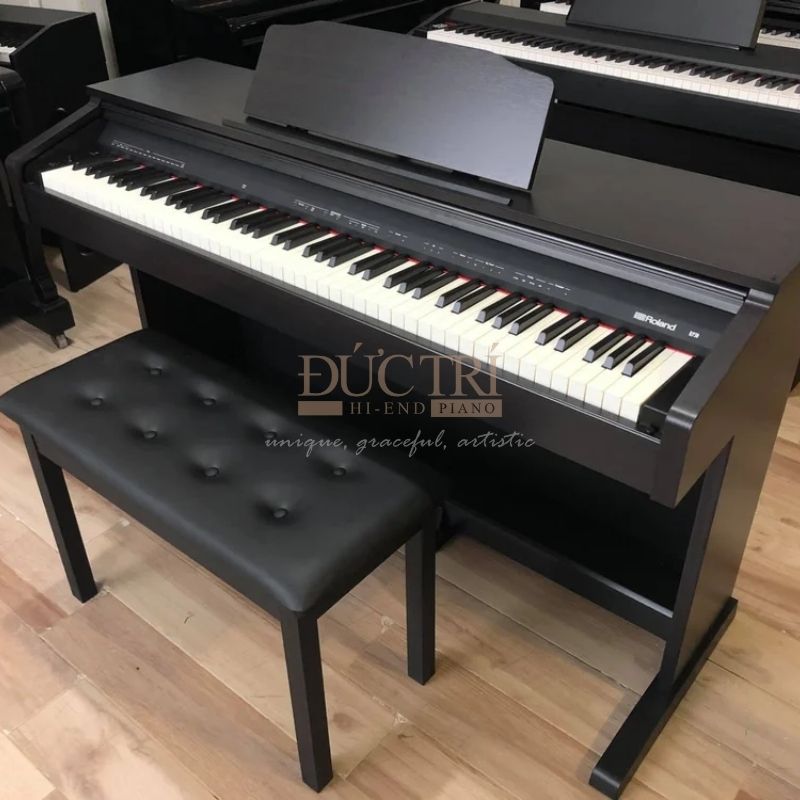 Review Top 30+ Đàn Piano điện giá rẻ dưới 15 triệu, Bảo hành 5 năm 3 Hình ảnh góc nghiêng Đàn Piano Roland RP401R