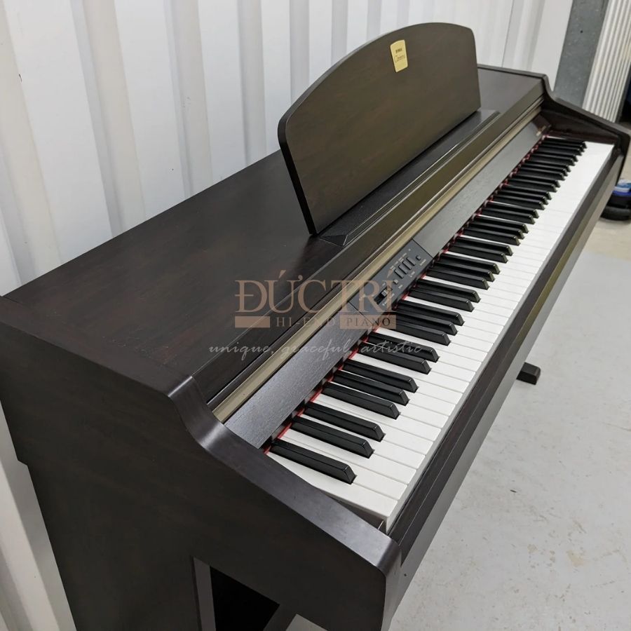 Yamaha CLP-825 4 Hình ảnh góc nghiêng Đàn Piano Yamaha CLP-825