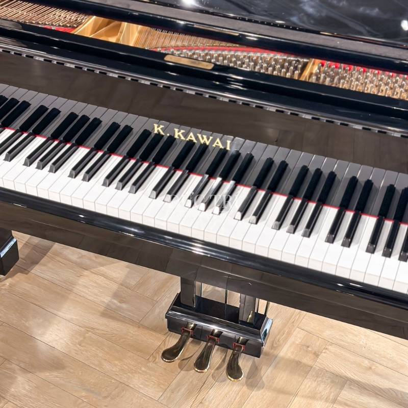 Kawai CA-60 5 Logo, bàn phím và chân pedal của đàn piano Kawai CA-60